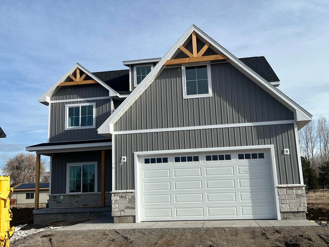 1362 Maple Dr in Rexburg, ID - Building Photo - Building Photo