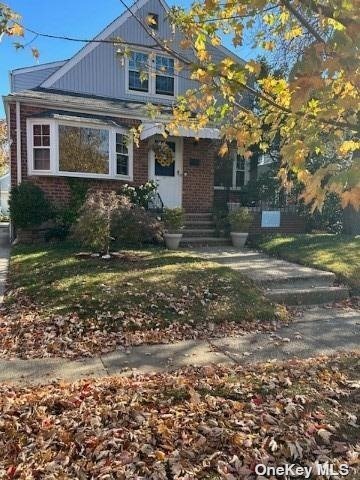 39 Linden Ave in Floral Park, NY - Building Photo