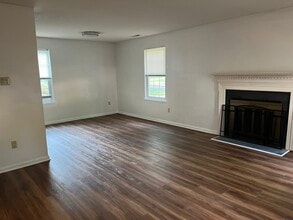 2401 Greensward N in Warrington, PA - Building Photo - Building Photo