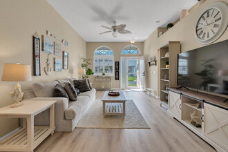 9345 Villa Entrada in New Port Richey, FL - Building Photo - Building Photo