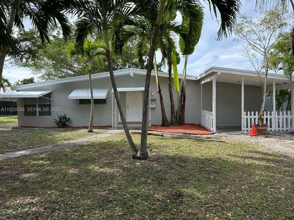 1790 NE 18th St in Fort Lauderdale, FL - Building Photo
