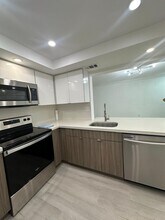 9725 Fontainebleau Blvd in Miami, FL - Building Photo - Building Photo