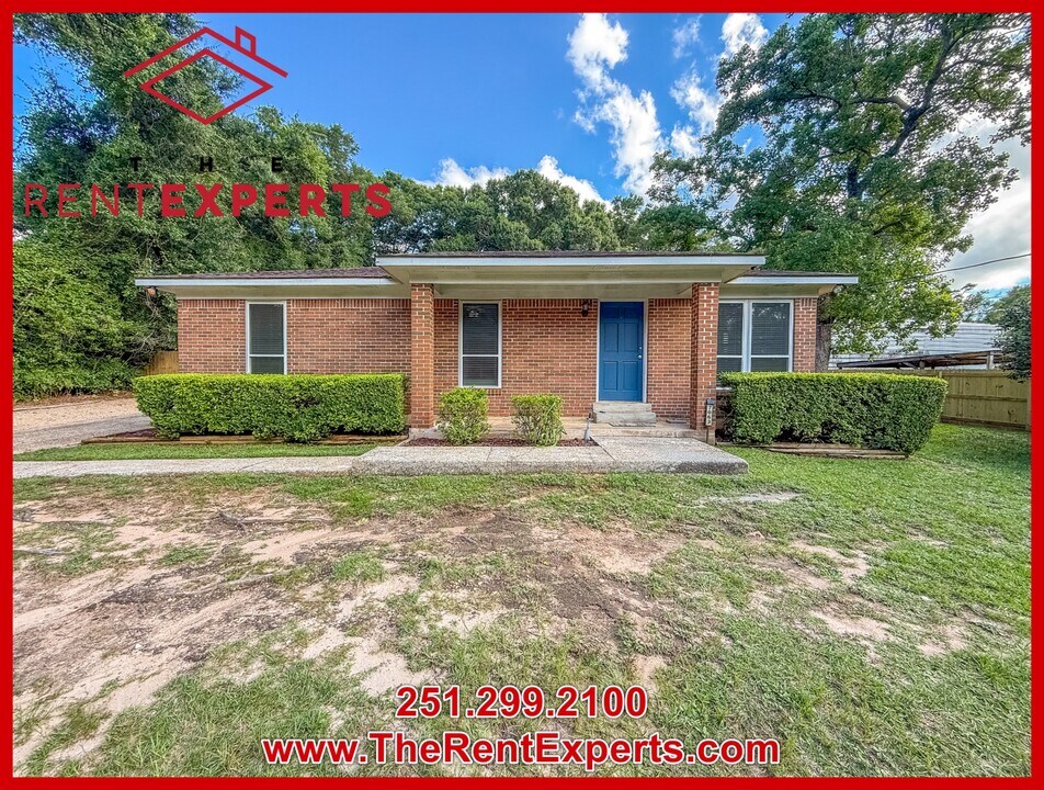 7063 Cambridge Dr in Mobile, AL - Building Photo