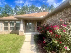 3020 Crown Creek Cir in Crestview, FL - Building Photo