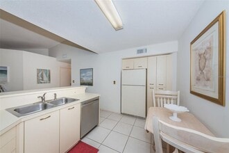 6151 Bahia Del Mar Blvd S in St. Petersburg, FL - Building Photo - Building Photo