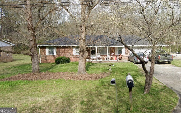 33 Lynhaven Dr in Newnan, GA - Building Photo