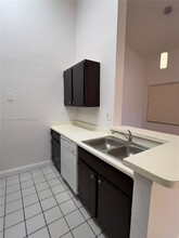 2810 N Oakland Forest Dr in Oakland Park, FL - Building Photo - Building Photo