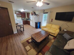 1227 Continental Ct in Tallahassee, FL - Building Photo - Building Photo