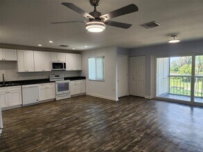 14800 Walsingham Rd in Largo, FL - Building Photo - Building Photo