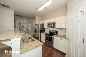 3383 Estes Dr in Atlanta, GA - Foto de edificio - Building Photo