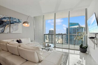 485 Brickell Ave in Miami, FL - Building Photo - Building Photo