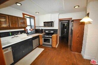 2315 2nd St-Unit -B in Santa Monica, CA - Building Photo - Building Photo