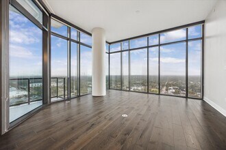 9757 Katy Fwy in Houston, TX - Building Photo - Building Photo