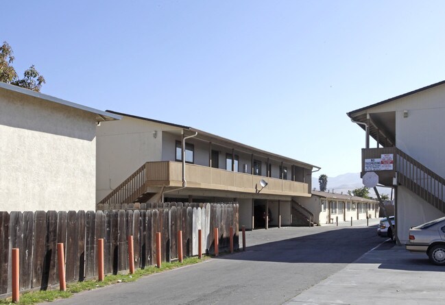 Garner Avenue Apartments in Salinas, CA - Foto de edificio - Building Photo