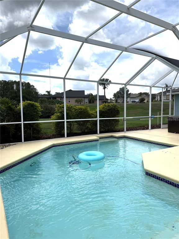 2551 Crews Lake Hills Loop S in Lakeland, FL - Building Photo - Building Photo