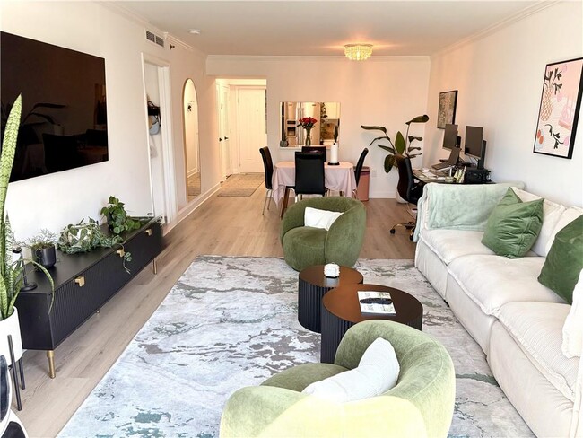 property at 2870 Pharr Ct S Northwest