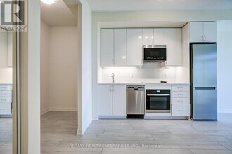 38-3738 Annie Craig Dr in Toronto, ON - Building Photo - Building Photo