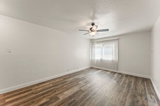 248 E Buckthorn St, Unit Unit 4 in Inglewood, CA - Foto de edificio - Building Photo