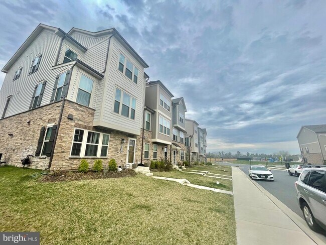 8609 Shady Pines Dr in Frederick, MD - Building Photo - Building Photo