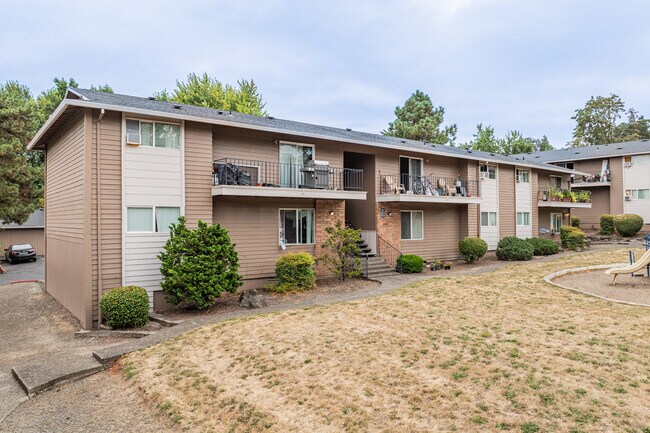 Fox Pointe in Milwaukie, OR - Foto de edificio - Building Photo