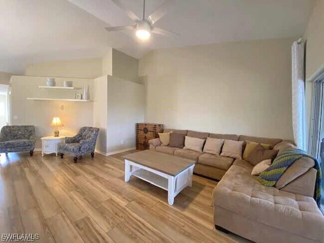 3785 Fieldstone Blvd in Naples, FL - Building Photo - Building Photo