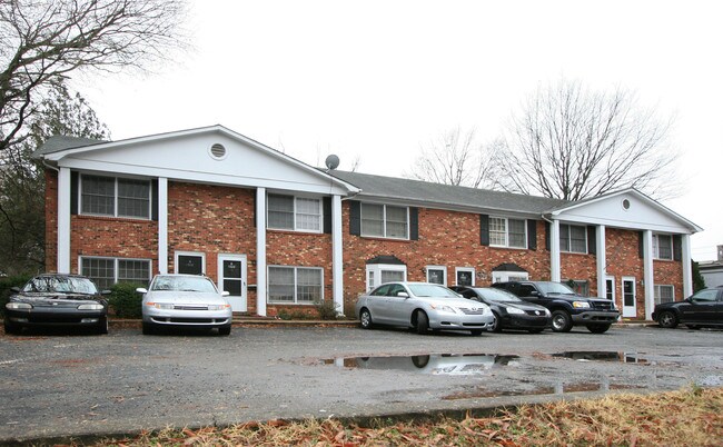 1308 Larkfield Ln in Charlotte, NC - Foto de edificio - Building Photo