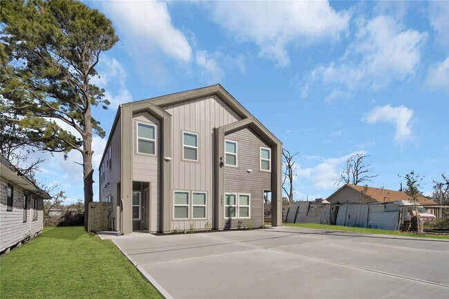 7987 Chateau St in Houston, TX - Building Photo - Building Photo