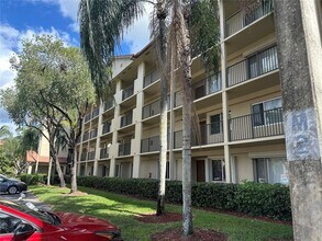 901 SW 141st Ave in Pembroke Pines, FL - Building Photo - Building Photo