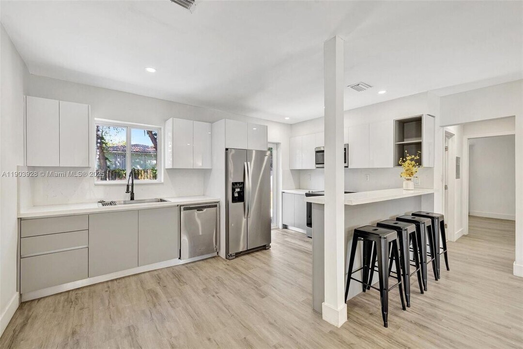 843 SW 20th St in Fort Lauderdale, FL - Building Photo