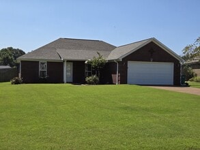 110 Livingston Cove in Medina, TN - Building Photo - Building Photo