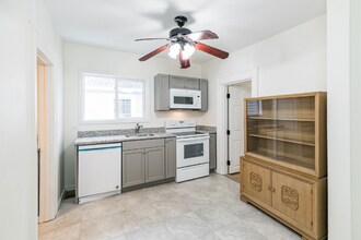 1207 Madison St in Syracuse, NY - Building Photo - Building Photo