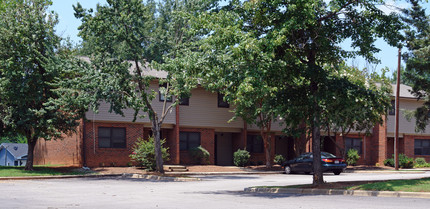 Eastwood Court in Raleigh, NC - Foto de edificio - Building Photo