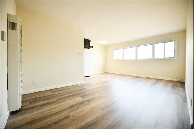 375 Staten Ave in Oakland, CA - Foto de edificio - Building Photo