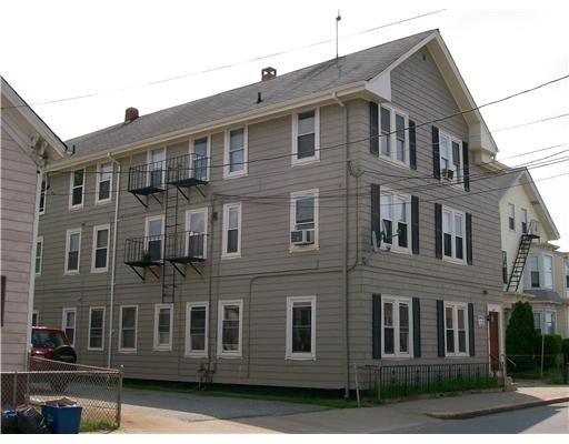 369 Broad St in Cumberland, RI - Building Photo