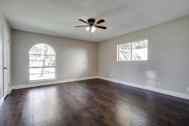 3118 Bluestem Dr in Garland, TX - Foto de edificio - Building Photo