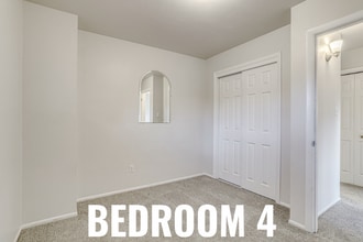 2860 S Golden Way in Denver, CO - Foto de edificio - Building Photo