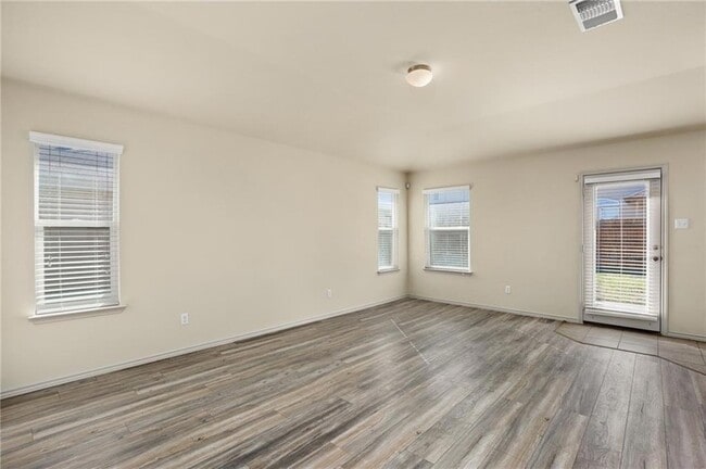 112 Hondo Gap Ln in Jarrell, TX - Foto de edificio - Building Photo