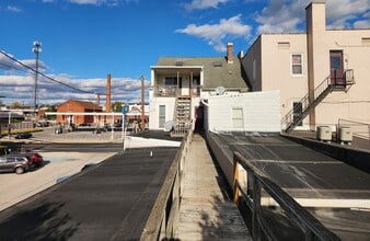 102 Carlisle St, Unit 102B in Hanover, PA - Building Photo - Building Photo