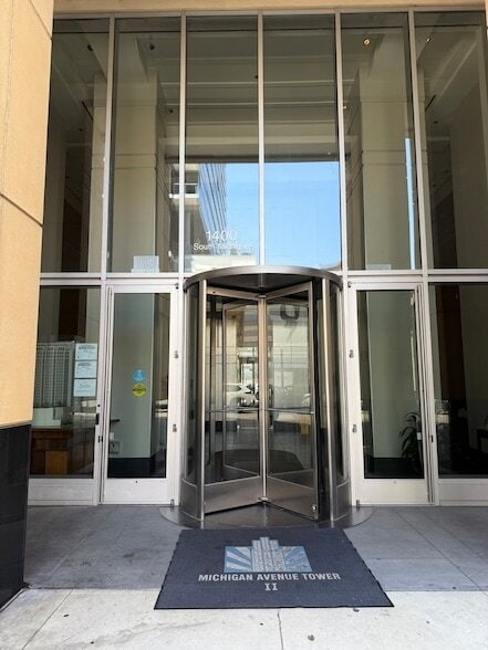 1400 S Michigan Ave, Unit 2308 in Chicago, IL - Building Photo - Building Photo