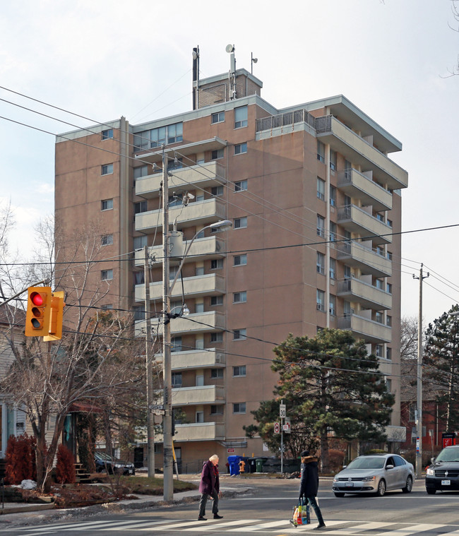 525 Eglinton Avenue East in Toronto, ON - Building Photo - Building Photo