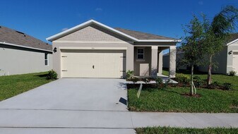 140 Old Mill Pond Rd in Edgewater, FL - Building Photo