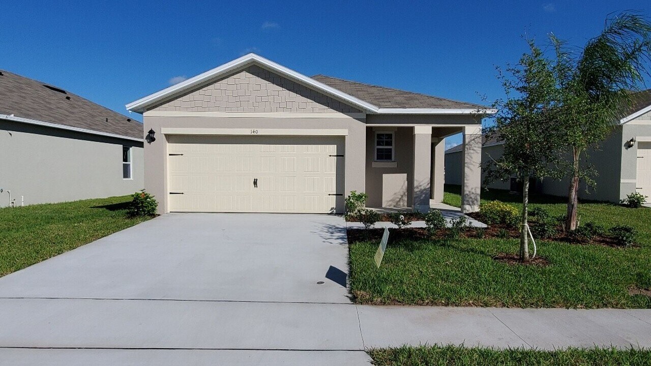 140 Old Mill Pond Rd in Edgewater, FL - Building Photo