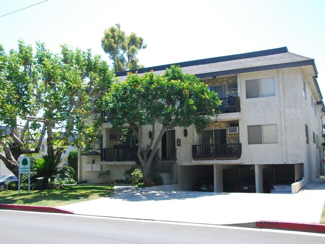 10960 Rose Avenue, in Los Angeles, CA - Foto de edificio - Building Photo