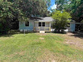 210 Milton Rd in Pensacola, FL - Building Photo