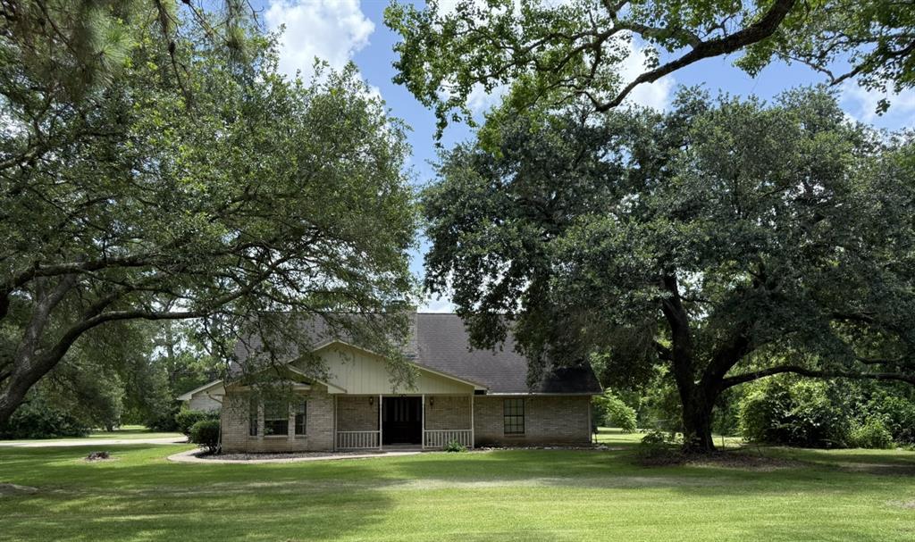 813 Avenue L in Dickinson, TX - Building Photo