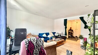 3795 Saint-Kévin Av in Montréal, QC - Building Photo - Building Photo