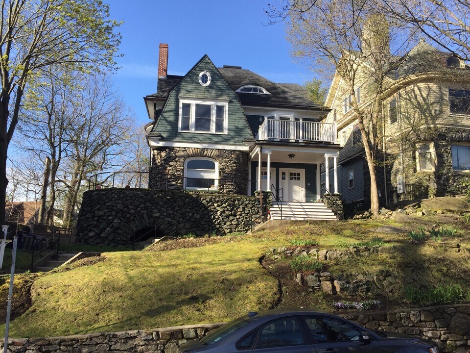10 Selkirk Rd in Boston, MA - Building Photo