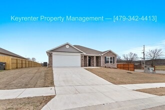 118 Stinson St in Elkins, AR - Building Photo - Building Photo