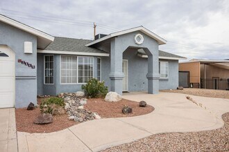 2860 Arabian Dr in Lake Havasu City, AZ - Building Photo - Building Photo