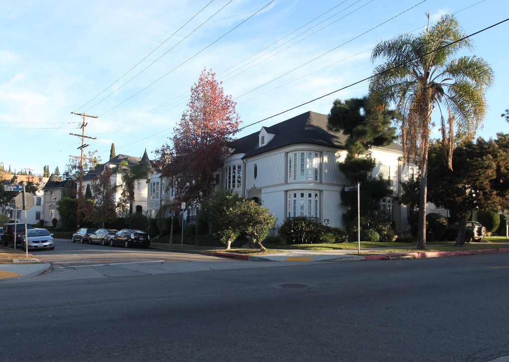 1900 N Alexandria Ave in Los Angeles, CA - Building Photo